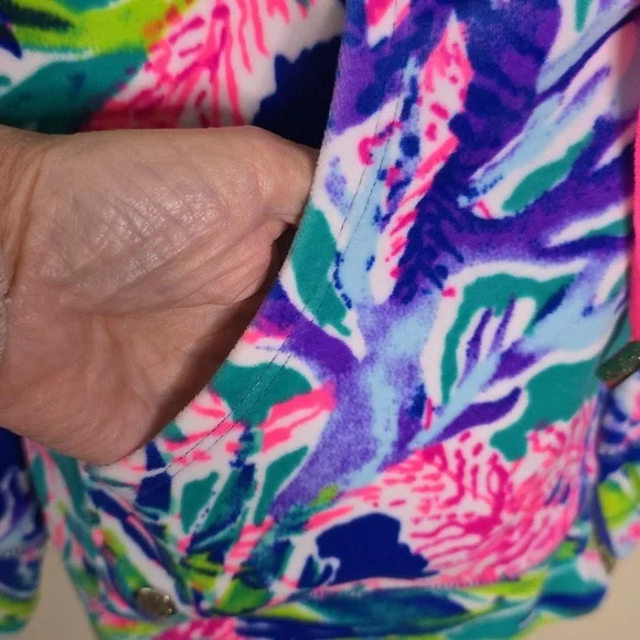 Lilly Pulitzer Multicolor Tropical Velour Hoodie. NWOT. Large. - Picture 4 of 8